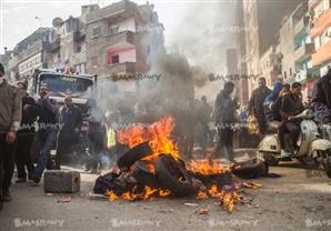 بالصور .. اشتباكات بين الشرطة والمتظاهرين بميدان المطرية وأنباء عن انقطاع الكهرباء