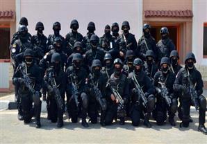 الشرطة تحتفل بعيدها في 3 صور