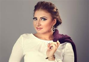 منة جلال تقابل ''المخلوع والمعزول'' قريبا