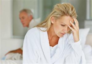 العوامل المؤثرة على العلاقة الزوجية عند انقطاع الطمث