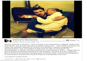 صورة بألف كلمة شاب يهدهد جدته المصابة بالزهايمر