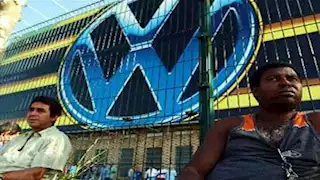 "سوء سلوك".. فولكس فاجن تطرد المئات من العمال بمصانعها 