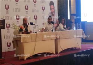 بالصور..محمد حماقي يحتفل بنجاح "عمره ما يغيب"