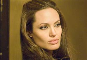  هل يعتبر استئصال الثدي كما فعلت أنجيلينا جولي قرار شجاع؟