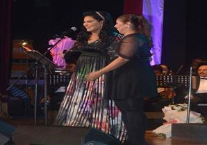 بالصور.. أحلام تشيد بإيناس عز الدين في حفلها بالقاهرة