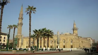 مصدر بالأوقاف: ندرس غلق ضريح الحسين خلال هذه الفترة