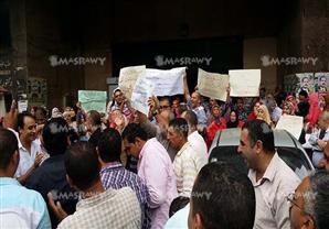 "السلف والشحاتة والصدقة"..  4 روايات لعمال لم يتقاضوا رواتبهم من شهور