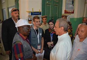 محافظ المنيا يدعو الناخبين للتصويت ويلتقي وفد الشبكة الدولية للحقوق والتنمية