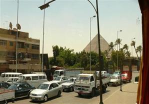 تكدس مروري في شارع الهرم بسبب كسر ماسورة مياه