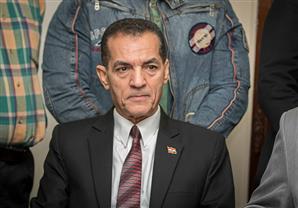 رئيس جامعة الأزهر ينفي تعيين زوجته كمستشارة له