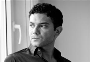 بالفيديو.. آسر ياسين يحكي لماما نجوى ذكريات طفولته في "بيت العيلة"