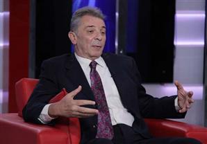 بالصور.. أول ظهور لمحمود حميدة وأسرته في ''يحدث في مصر''