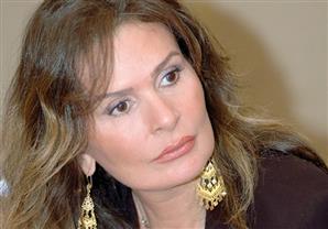 يسرا تعلن تفرغها للتمثيل بانضمامها لوكالة C.A.T