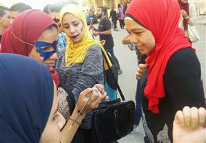 بالصور- طلاب يحتفلون بالهالوين بآداب حلوان