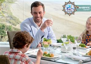 ما حكم الكلام أثناء الطعام؟