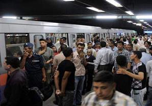 تكدس ركاب بمحطات خط "شبرا - المنيب" نتيجة لتعطل قطار