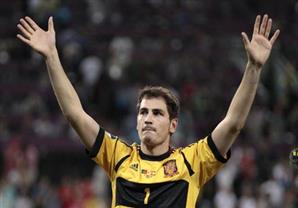 أسبانيا تتربص بإنجلترا وكاسياس يطمح للمشاركة أساسيًا في يورو 2016