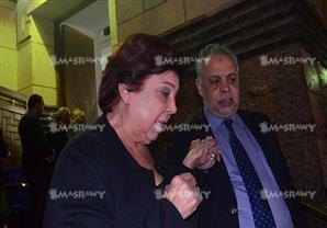 بالصور.. ميرفت أمين ودلال عبدالعزيز وفيفي عبده في عزاء مديحة سالم