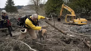 انهيار طيني يودي بحياة شخصين في شمال إيطاليا
