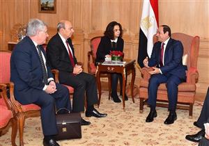  من باريس..السيسي يلتقي رئيس مجموعة داسو الفرنسية لصناعة الطائرات