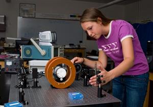 المسلمانى يعرض فيديو لجثة كائن فضائى غريب