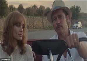 صور.. أنجلينا جولي وبراد بيت في العرض الأول لأحدث أفلامهما