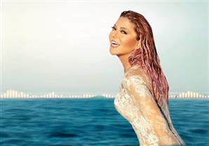 بالصور.. فريق ألبوم "عايزة أعيش" يحتفل بسميرة سعيد في حفل مفاجىء