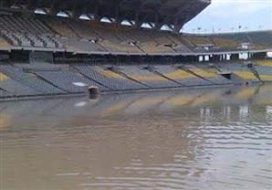 بالصور- ستاد برج العرب يغرق بسبب الأمطار