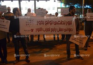 بالصور - وقفة "لا للأحزاب الدينية" بشبرا للتوعية ضد "المتاجرين بالدين"