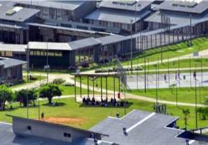 اضطرابات وحرائق في مركز احتجاز استرالي للمهاجرين