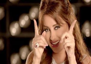 بالفيديو- "لطيفة" لـ"حلمي بكر": "احترم نفسك وعيب كده"