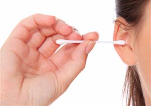 كيف يؤثر شمع الأذن على سمعك.. وما الطريقة السلمية لإزالته؟