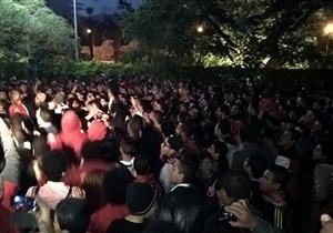 الأولتراس يحتجز غالي وإكرامي.. واللاعبون يستقلون "تاكسي"