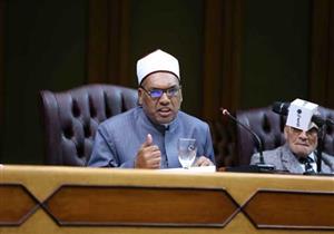 عميد كلية أصول الدين تعليقًا على دخول نائبة برلمانية للمسجد دون حجاب: "إثم"