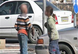 "كتعة المنيا" تستغل ابنتها وأطفالًا للتسول: "بأكلهم عيش"