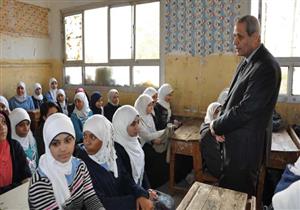 خلال زيارة مفاجئة .."الهلالي" يحيل مدير إدارة الخليفة للتحقيق بسبب تردي أوضاع مدرستين (صور)