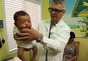 بالفيديو: وداعاً لبكاء طفلك..إليكِ طريقة سحرية لتهدئته