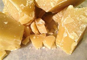 بداية من علاج الجفاف حتى الصدفية .. 6 فوائد لشمع العسل