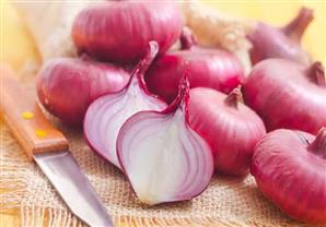 تحذيرات أمريكية من تناول البصل الأحمر.. تعرف على السبب