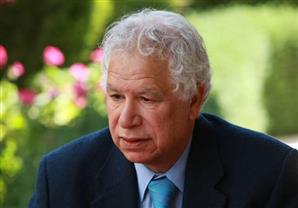 وفاة الشاعر الفلسطيني مريد البرغوثي عن 76 عاما