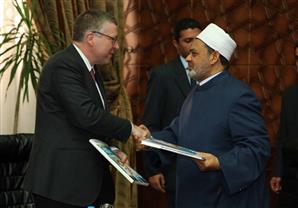 الطيب يُوقِّع مذكرةَ تفاهمٍ مع المجلس الثقافى البريطاني