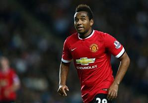 بالفيديو.. أنبوبة أوكسجين تنقذ لاعب مانشستر يونايتد السابق