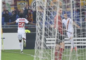 هدف رائع بالكعب لنجم روما جيرفينيو بالدوري الأوروبي