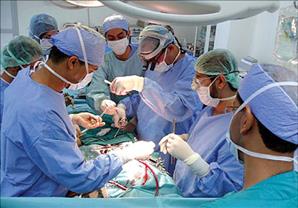 مستشفى مصر الجديدة العسكري يستضيف جراح عالمي فى أورام المسالك