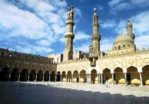 خطيب الجامع الأزهر يؤكد حاجة المجتمع للعمل والبناء ونبذ الخلاف