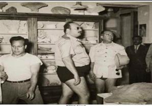 الملك فاروق في متحف الاحياء المائية في البحر الأحمر