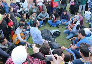 بالصور – "شعب الاندرجراوند" في معرض الكتاب