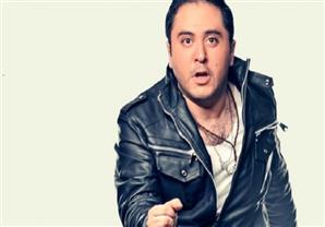 عمرو عبدالعزيز: أجهز لعرض مسرحي مفاجأة مع أبويا الروحي خالد جلال