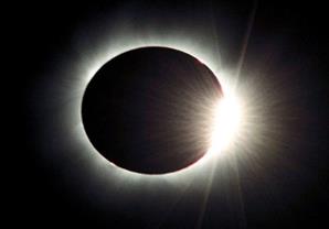 بالفيديو- بدء الكسوف الجزئي للشمس في الإسكندرية