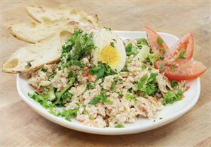 إفطار مصراوى اليوم.. سلطة التونة والخبز